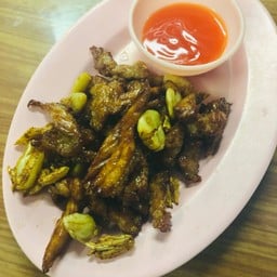 เนื้อทอดกระเทียม