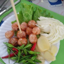 ไส้กรอกอีสาน 2บาท ตลาดจรัญสนิทวงศ์ 95/1