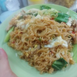 มาม่าผัดขี้เมาหมู