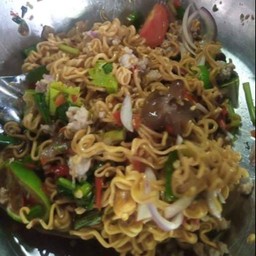 ยำมาม่าหมูสับ