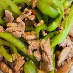 ข้าวราด ผัดพริกหยวกเนื้อ