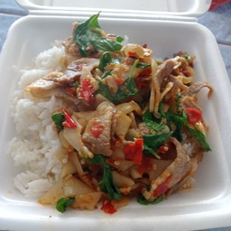 กะเพราหมูป่าใส่หน่อไม้