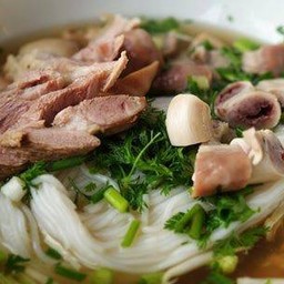 ข้าวปุ้นน้ำหมูแม่บัวทอง หมี่กะทิ ของหวาน