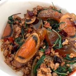 กะเพราไข่เยี่ยวม้า+หมูสับเป็นกับข้าว