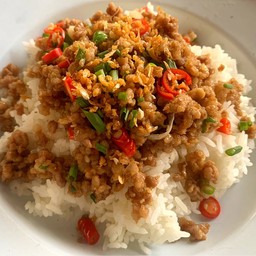 หมูสับผัดพริกเกลือราดข้าว