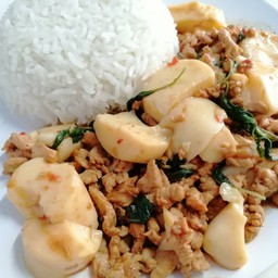 ข้าว กะเพราเต้าหู้ไข่ไก่สับ