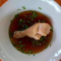 น่องไก่ตุ๋น