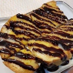 ปังปิ้งเนยนมช๊อคโกแลต - Chocolate, condensed milk and butter toast
