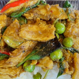 เขียวหวานผัดแห้งใส่มะเขือเปาะ