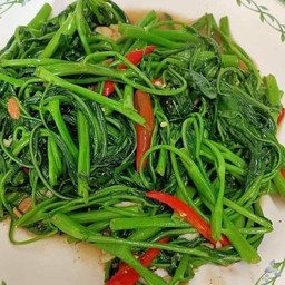 ผักบุ้งไฟแดง ราดข้าว