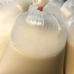 น้ำเต้าหู้ร้อน (ใส่ถุง) ไม่ใส่เครื่อง ใม่น้ำตาล