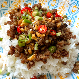 เนื้อสับผัดพริกเกลือราดข้าว