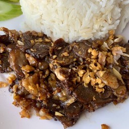 เนื้อเปื่อยกระเทียมราดข้าว