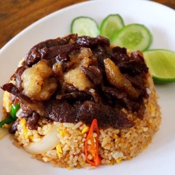 ข้าวผัดน้ำพริกเผาโคขุนแดดเดียว