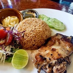 ข้าวผัดน้ำพริกแจ๋วไก่ย่าง