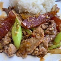 เนื้อสัน+ เนื้อเชียผัดพริกหยวกราดข้าว