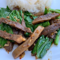 คะน้าลิ้นราดข้าว