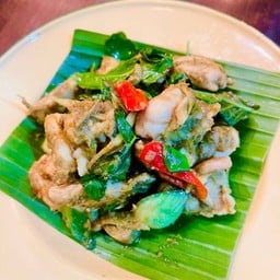 เขียวหวานผัดแห้งไก่(Stir Fried Green Curry with Chicken)