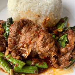 พริกแกงเนื้อริบอายราดข้าว