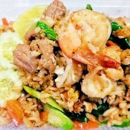 ข้าวผัดรวมมิตร