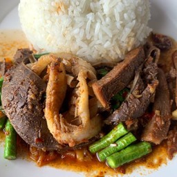 พริกแกงเครื่องในรวมราดข้าว