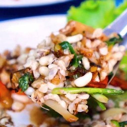 ไข่มดแดงผัดพริกเกลือ