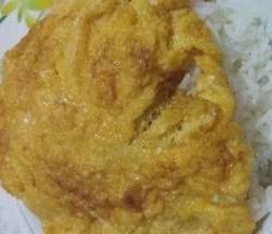 ไข่เจียวหมูสับราดข้าว
