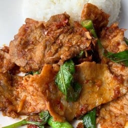 พริกแกงเนื้อดาวกระจายตุ๋นราดข้าว