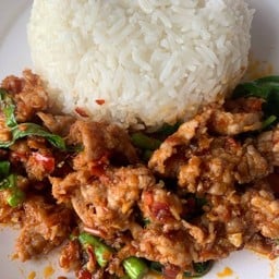 พริกแกงเนื้อดาวกระจายราดข้าว