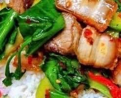คะน้าหมูกรอ บกับข้าว