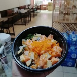 ข้าวหน้าแซลมอนสลัดไข่กุ้ง ( Rice with salmonsaladebiko )