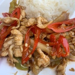 พริกสดไก่ราดข้าว