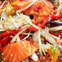 ส้มตำปลาแซลมอนดิบ(ใส่ปลาล้าคอมเมนบอกด้วยคะ)