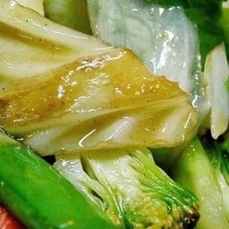 ผัดกะหลำ่อิ้วขาวเจราดข้าว