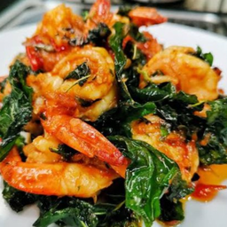 กะเพรากุ้งราดข้าว