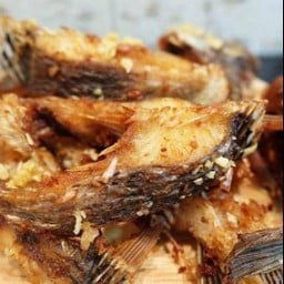 ปลานิลแกะกระเทียมพริกไทย