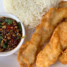โหระพาไก่กรอบราดข้าว