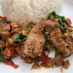 กะเพราริบอายราดข้าว