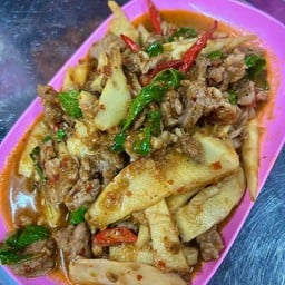 พริกแกงเนื้อหน๋อไม้