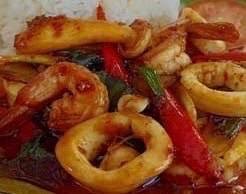 ปลาหมึกผัดพริกแกงราดข้าว