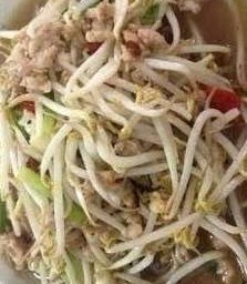 ผัดถั่วงอกใส่หมูกับข้าว
