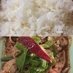 นำ้ตกหมูข้าวเหนียว