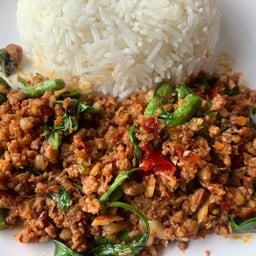 พริกแกงเนื้อสับราดข้าว