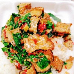 กะเพราหมูกรอบ