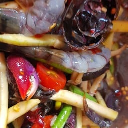 ตำมะม่วงกุ้งสดปูปลาร้า