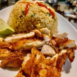 ข้าวผัดเขียวหวานไก่ทอด.