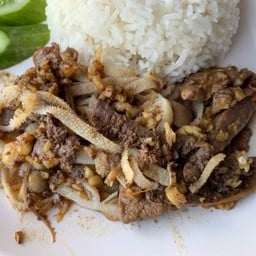 เครื่องในกระเทียมราดข้าว