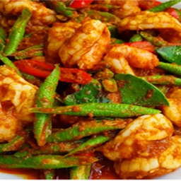 ผัดพริกแกงถั่วทะเลราดข้าว