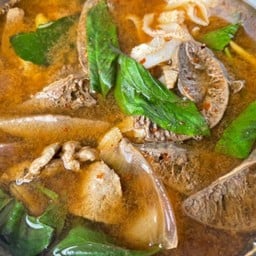 ต้มแซ่บเครื่องใน