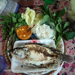 แม่ลูกเมี่ยงปลาเผา